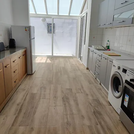 بيت للعطل Amazingly Located House With Table Tennis And Table Soccer