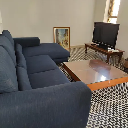 بيت للعطل Amazingly Located House With Table Tennis And Table Soccer *