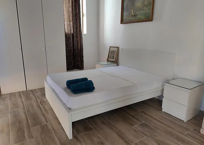 Amazingly Located House With Table Tennis And Table Soccer